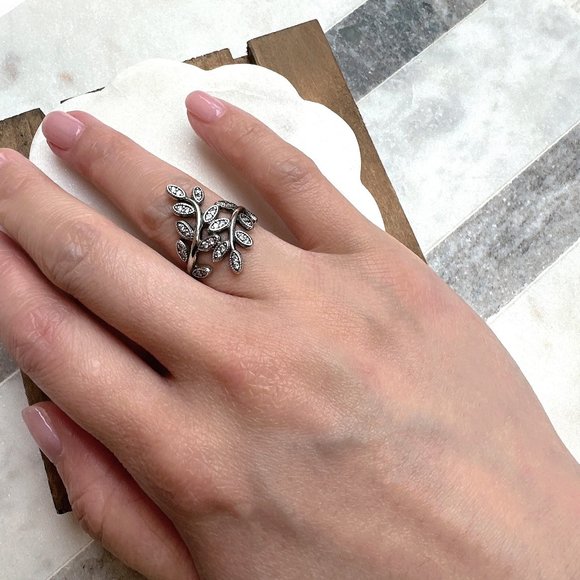 Pandora Sparkling Leaves Ring in Sterling Silver - Picture 4 of 4